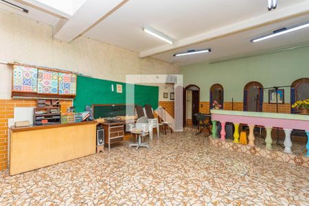 Casa à venda com 350m², 4 quartos e 2 vagas Casa à venda com 350m², 4 quartos e 2 vagasPorão / salão