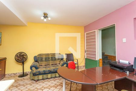 Casa à venda com 350m², 4 quartos e 2 vagas Casa à venda com 350m², 4 quartos e 2 vagasPorão / escritório