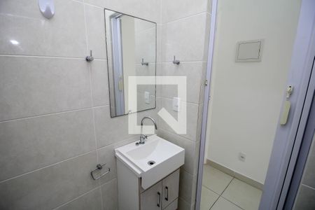 Banheiro de kitnet/studio para alugar com 1 quarto, 24m² em Flamengo, Rio de Janeiro