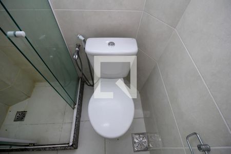 Banheiro de kitnet/studio para alugar com 1 quarto, 24m² em Flamengo, Rio de Janeiro