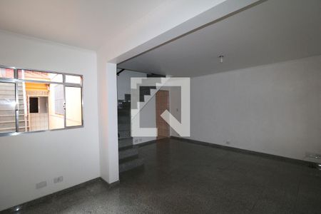 Sala de casa para alugar com 4 quartos, 140m² em Parque Vitoria, São Paulo