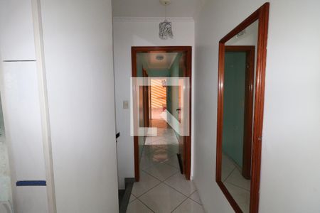 Corredor de casa para alugar com 4 quartos, 140m² em Parque Vitoria, São Paulo