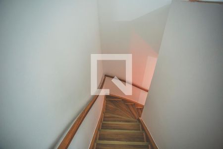 Casa à venda com 118m², 4 quartos e 2 vagasEscadas