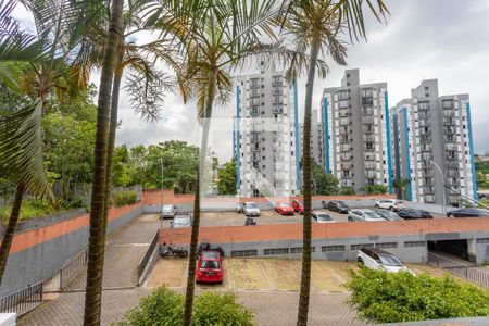 Vista da varanda da sala  de apartamento à venda com 2 quartos, 56m² em Taboão, Diadema