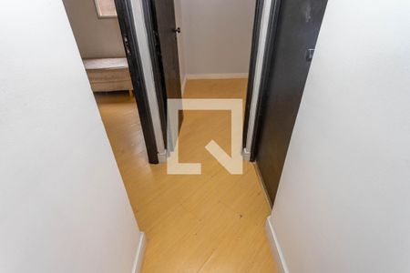 Corredor  de apartamento à venda com 2 quartos, 56m² em Taboão, Diadema
