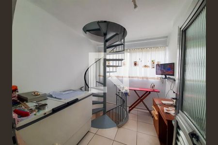Casa à venda com 194m², 3 quartos e 1 vaga Casa à venda com 194m², 3 quartos e 1 vagaDetalhe Acesso ao 3 andar