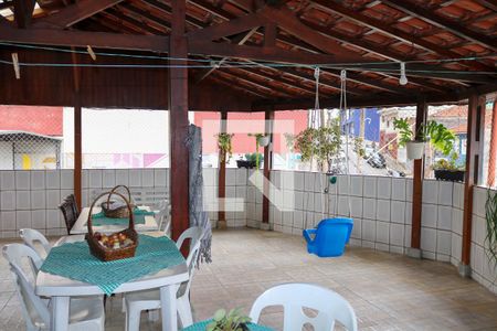 Casa à venda com 194m², 3 quartos e 1 vaga Casa à venda com 194m², 3 quartos e 1 vagaTerraço