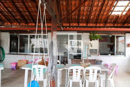 Casa à venda com 194m², 3 quartos e 1 vaga Casa à venda com 194m², 3 quartos e 1 vagaTerraço