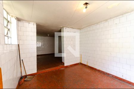 Casa à venda com 300m², 3 quartos e 2 vagas Casa à venda com 300m², 3 quartos e 2 vagasPorão