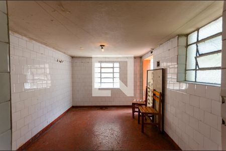 Casa à venda com 300m², 3 quartos e 2 vagas Casa à venda com 300m², 3 quartos e 2 vagasPorão