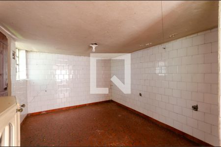 Casa à venda com 300m², 3 quartos e 2 vagas Casa à venda com 300m², 3 quartos e 2 vagasPorão