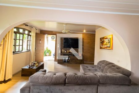 Sala de casa à venda com 3 quartos, 130m² em Mato Grande, Canoas