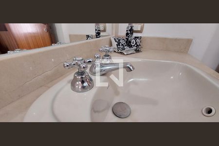 Apartamento à venda com 335m², 4 quartos e 4 vagasBanheiro Quarto 2 suíte