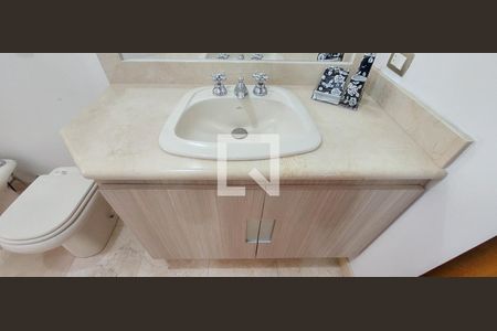 Apartamento à venda com 335m², 4 quartos e 4 vagasBanheiro Quarto 2 suíte