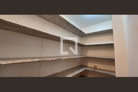 Apartamento à venda com 335m², 4 quartos e 4 vagasDespensa