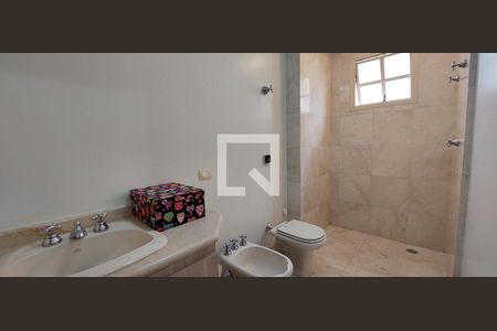 Apartamento à venda com 335m², 4 quartos e 4 vagasBanheiro Quarto 4 suíte