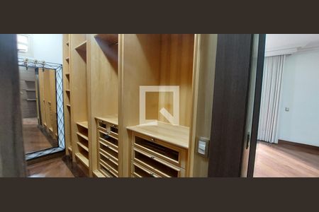 Apartamento à venda com 335m², 4 quartos e 4 vagasQuarto 3 suíte - closet