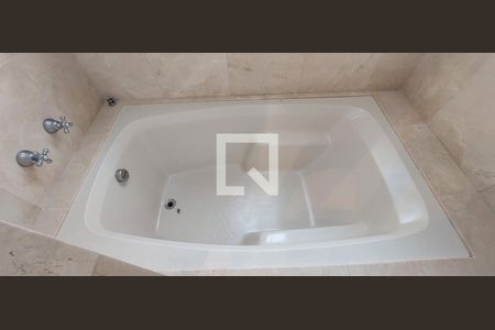 Apartamento à venda com 335m², 4 quartos e 4 vagasBanheiro Quarto 1 suíte