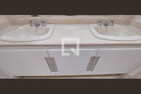 Apartamento à venda com 335m², 4 quartos e 4 vagasBanheiro Quarto 3 suíte