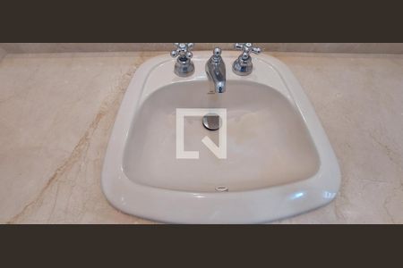 Apartamento à venda com 335m², 4 quartos e 4 vagasBanheiro Quarto 1 suíte