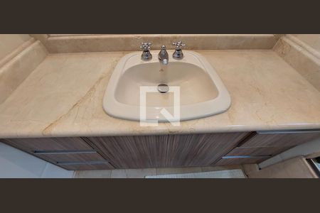 Apartamento à venda com 335m², 4 quartos e 4 vagasBanheiro Quarto 1 suíte