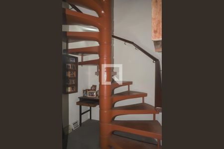 Casa à venda com 401m², 4 quartos e 3 vagas Casa à venda com 401m², 4 quartos e 3 vagasAcesso ao 3° Piso