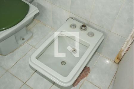 Casa à venda com 401m², 4 quartos e 3 vagas Casa à venda com 401m², 4 quartos e 3 vagasBanheiro 1