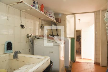 Casa à venda com 401m², 4 quartos e 3 vagas Casa à venda com 401m², 4 quartos e 3 vagasÁrea de Serviço