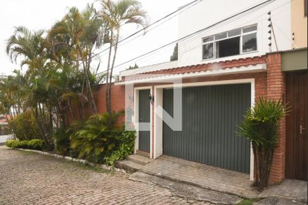 Casa à venda com 401m², 4 quartos e 3 vagas Casa à venda com 401m², 4 quartos e 3 vagasFachada