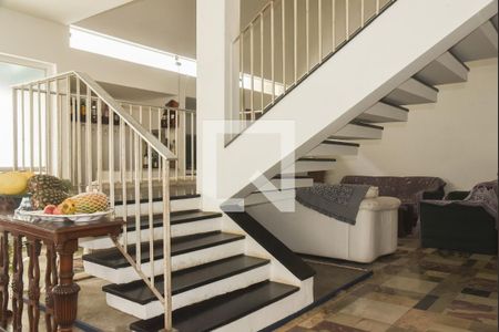 Casa à venda com 401m², 4 quartos e 3 vagas Casa à venda com 401m², 4 quartos e 3 vagasAcesso ao 2° Piso
