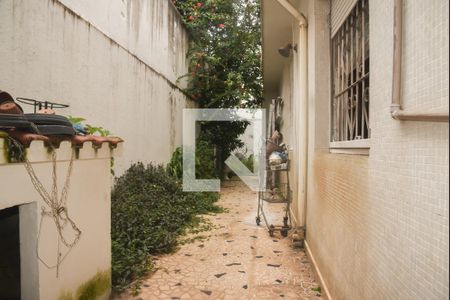 Casa à venda com 401m², 4 quartos e 3 vagas Casa à venda com 401m², 4 quartos e 3 vagasQuintal