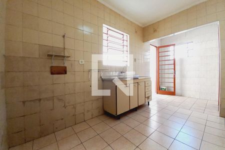 Casa à venda com 319m², 4 quartos e 5 vagasCozinha 