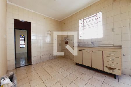 Casa à venda com 319m², 4 quartos e 5 vagasCozinha 