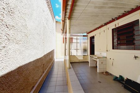 Casa à venda com 319m², 4 quartos e 5 vagasCorredor 