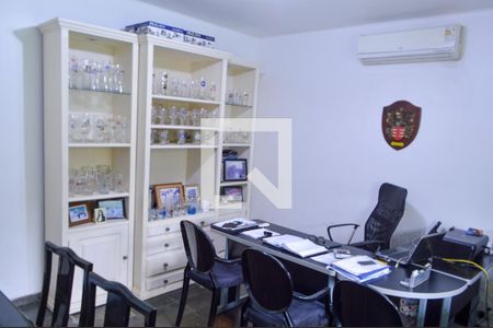 Casa à venda com 650m², 5 quartos e 5 vagasQuarto 2