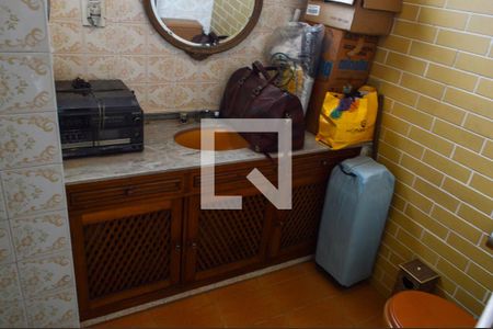 Casa à venda com 650m², 5 quartos e 5 vagasBanheiro Social