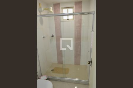 Casa à venda com 650m², 5 quartos e 5 vagasBanheiro da Suíte 1