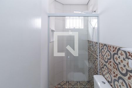 Banheiro de kitnet/studio para alugar com 1 quarto, 25m² em Vila Ema, São Paulo