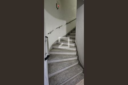 Apartamento para alugar com 56m², 1 quarto e 1 vaga Apartamento para alugar com 56m², 1 quarto e 1 vagaEscada