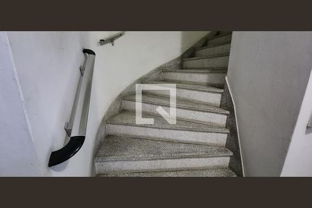 Apartamento para alugar com 56m², 1 quarto e 1 vaga Apartamento para alugar com 56m², 1 quarto e 1 vagaEscada