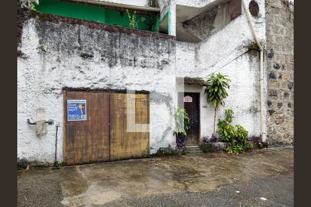 Casa à venda com 130m², 4 quartos e 1 vagaFachada
