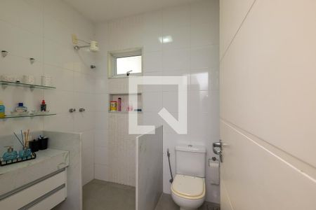 Casa à venda com 130m², 4 quartos e 1 vagaBanheiro Corredor