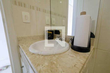 Casa de condomínio à venda com 300m², 5 quartos e 4 vagas Casa de condomínio à venda com 300m², 5 quartos e 4 vagasBanheiro Suíte 2