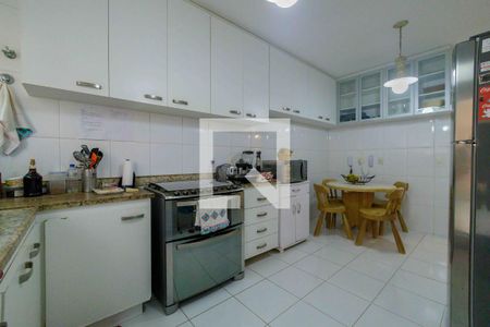 Casa de condomínio à venda com 300m², 5 quartos e 4 vagas Casa de condomínio à venda com 300m², 5 quartos e 4 vagasCozinha