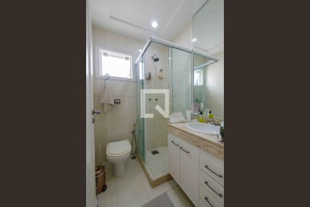 Casa de condomínio à venda com 300m², 5 quartos e 4 vagas Casa de condomínio à venda com 300m², 5 quartos e 4 vagasBanheiro Suíte 4