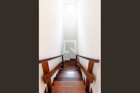 Casa para alugar com 170m², 3 quartos e 2 vagasEscadas