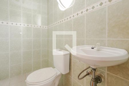 Casa à venda com 170m², 4 quartos e 2 vagas Casa à venda com 170m², 4 quartos e 2 vagasBanheiro da Edícula