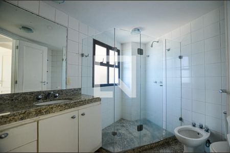Apartamento à venda com 218m², 4 quartos e 3 vagas Apartamento à venda com 218m², 4 quartos e 3 vagasBanheiro da Suíte