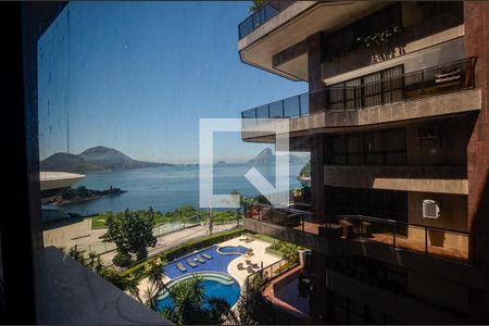 Apartamento à venda com 218m², 4 quartos e 3 vagas Apartamento à venda com 218m², 4 quartos e 3 vagasCozinha