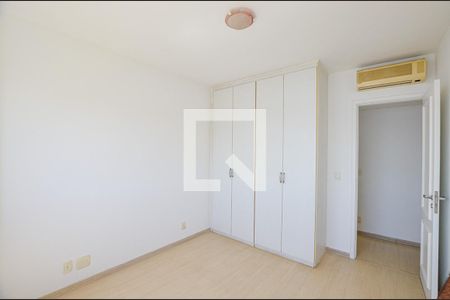 Apartamento à venda com 218m², 4 quartos e 3 vagas Apartamento à venda com 218m², 4 quartos e 3 vagasQuarto